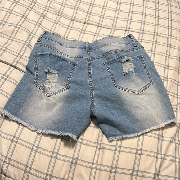 Light denim distressed shorts - Picture 2 of 3